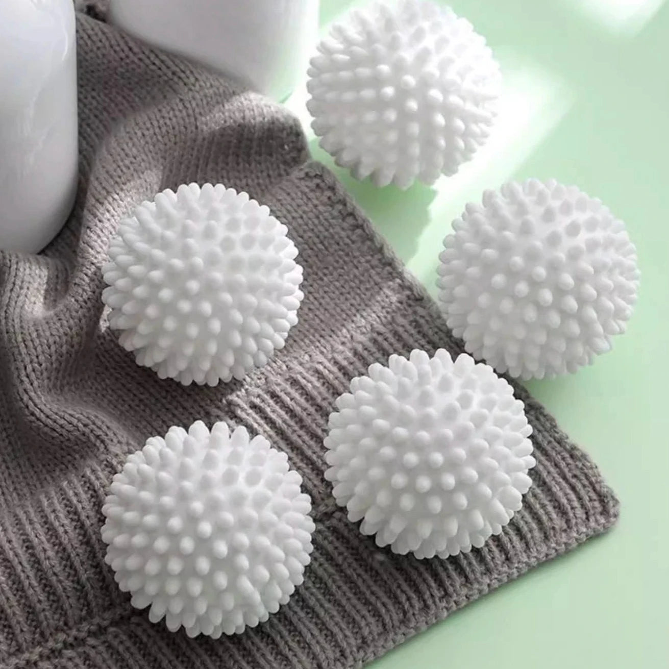 Efficient Anti-Winding Laundry Balls for Cleaner Clothes - Dyno Pixels